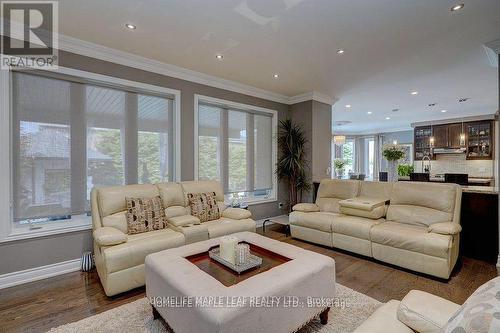 14 Mccandless Court N, Caledon, ON - Indoor Photo Showing Living Room