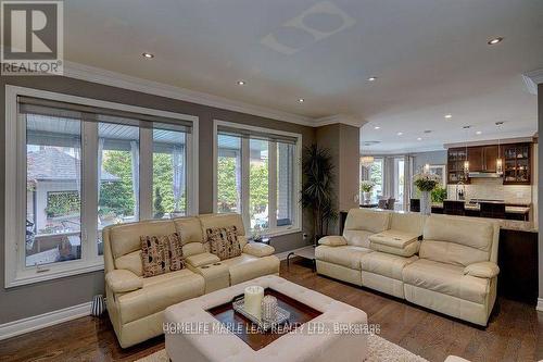 14 Mccandless Court N, Caledon, ON - Indoor Photo Showing Living Room