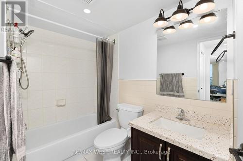 1809 - 155 Hillcrest Avenue, Mississauga, ON - Indoor Photo Showing Bathroom