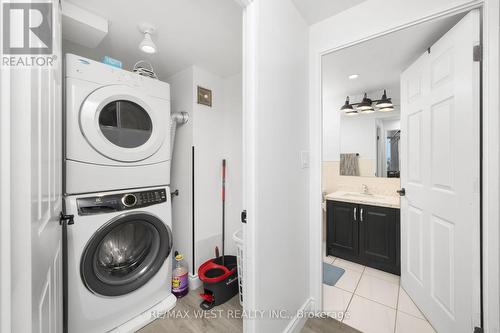 1809 - 155 Hillcrest Avenue, Mississauga (Cooksville), ON - Indoor Photo Showing Laundry Room