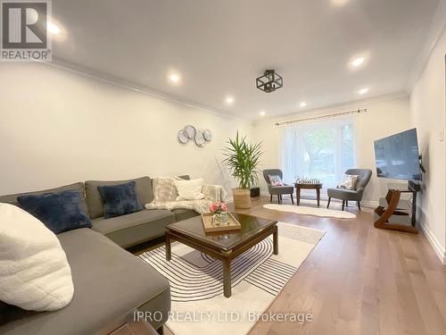 73 Wright Crescent, Caledon, ON - Indoor Photo Showing Living Room