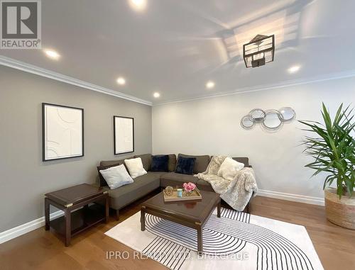 73 Wright Crescent, Caledon, ON - Indoor Photo Showing Living Room