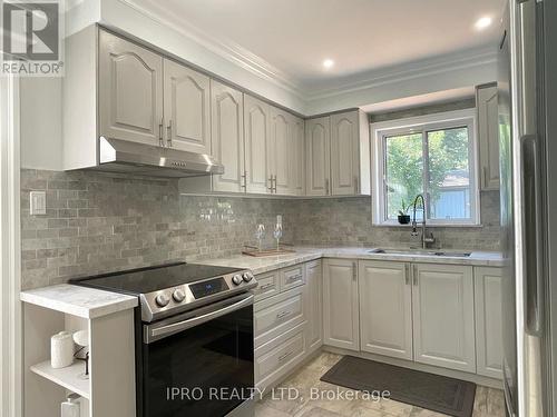 73 Wright Crescent, Caledon, ON - Indoor Photo Showing Kitchen With Upgraded Kitchen