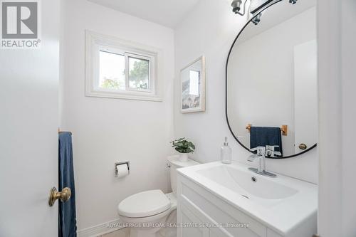 831 Maple Avenue, Milton (Dorset Park), ON - Indoor Photo Showing Bathroom