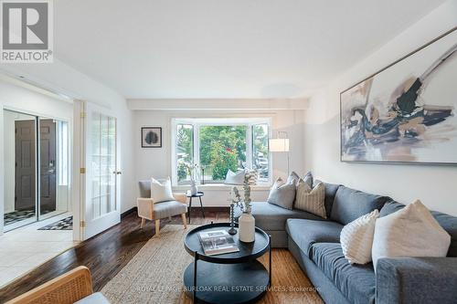 831 Maple Avenue, Milton (Dorset Park), ON - Indoor Photo Showing Living Room