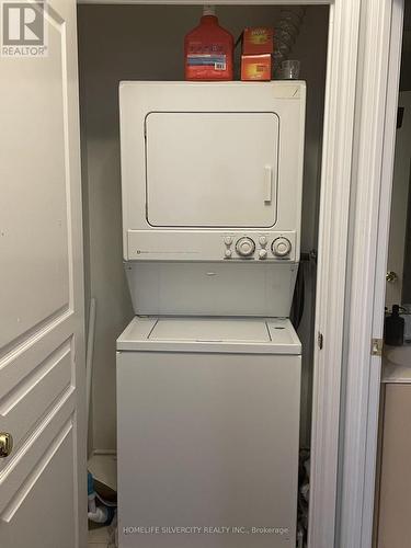 703 - 1 Belvedere Court, Brampton (Downtown Brampton), ON - Indoor Photo Showing Laundry Room