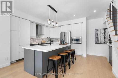 3047 Cascade Common, Oakville, ON - Indoor Photo Showing Kitchen With Upgraded Kitchen