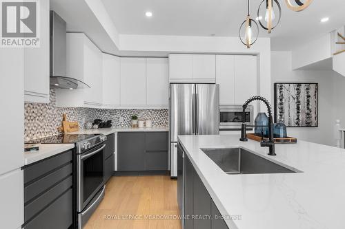 3047 Cascade Common, Oakville, ON - Indoor Photo Showing Kitchen With Stainless Steel Kitchen With Upgraded Kitchen