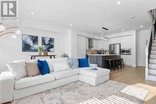 3047 Cascade Common, Oakville, ON - Indoor Photo Showing Living Room