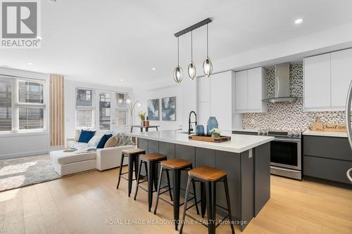 3047 Cascade Common, Oakville, ON - Indoor Photo Showing Kitchen With Upgraded Kitchen