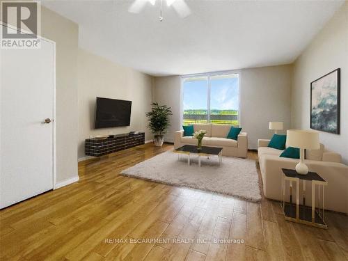 511 - 350 Quigley Road, Hamilton (Vincent), ON - Indoor Photo Showing Living Room