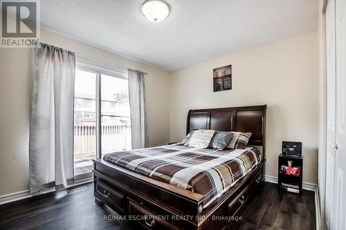 24 Bow Valley Drive, Hamilton, ON - Indoor Photo Showing Bedroom