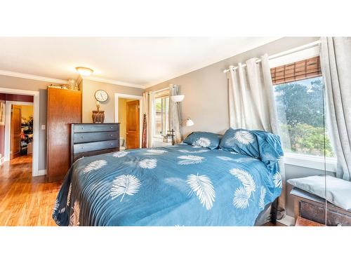 2816 Highway 3, Erickson, BC - Indoor Photo Showing Bedroom