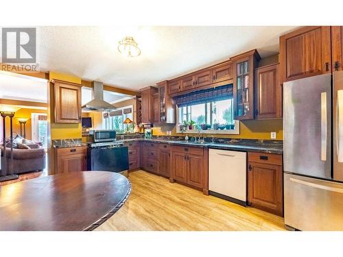 2816 3 Highway, Erickson, BC - Indoor Photo Showing Kitchen