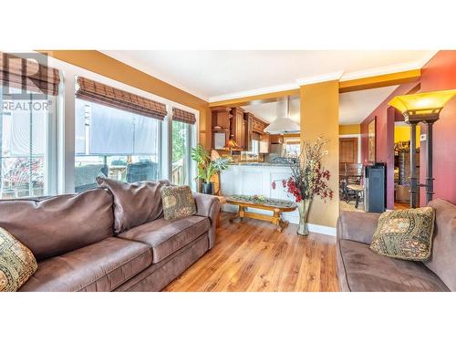 2816 3 Highway, Erickson, BC - Indoor Photo Showing Living Room