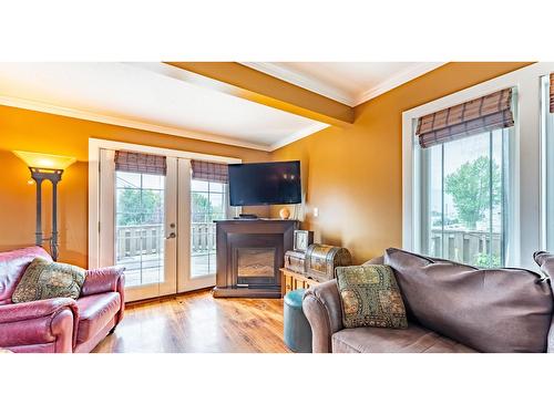 2816 Highway 3, Erickson, BC - Indoor Photo Showing Living Room With Fireplace