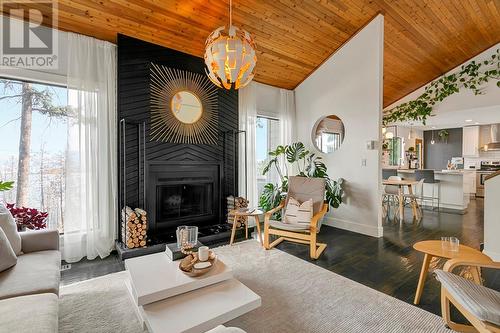 1370 Bear Creek Road, West Kelowna, BC - Indoor Photo Showing Living Room With Fireplace