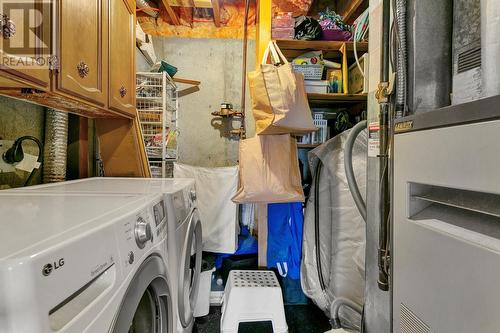 1370 Bear Creek Road, West Kelowna, BC - Indoor Photo Showing Laundry Room