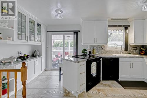 415 Jane Avenue, Oshawa, ON - Indoor Photo Showing Kitchen