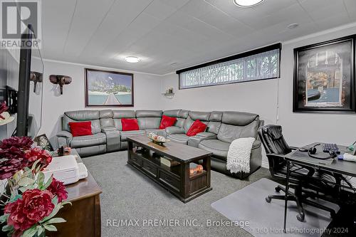 415 Jane Avenue, Oshawa (Northglen), ON - Indoor Photo Showing Living Room