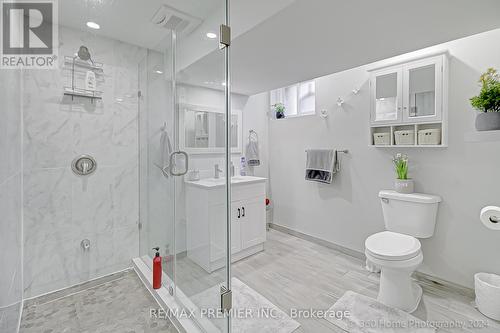 415 Jane Avenue, Oshawa, ON - Indoor Photo Showing Bathroom