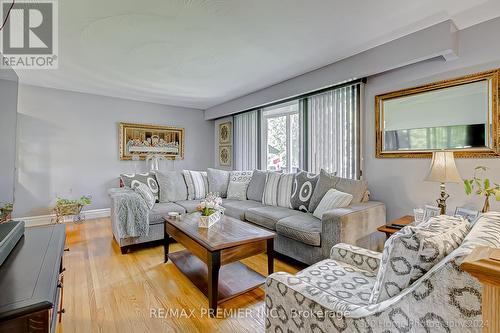 415 Jane Avenue, Oshawa (Northglen), ON - Indoor Photo Showing Living Room