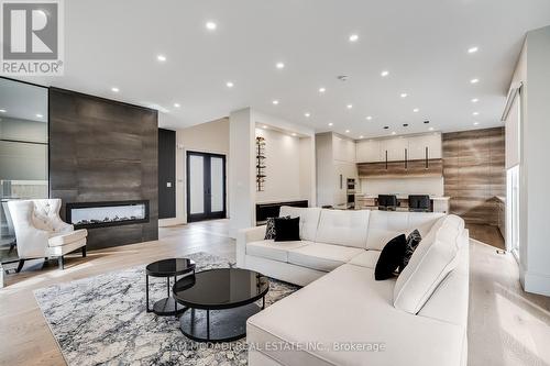 1019 Strathy Avenue, Mississauga (Lakeview), ON - Indoor Photo Showing Living Room