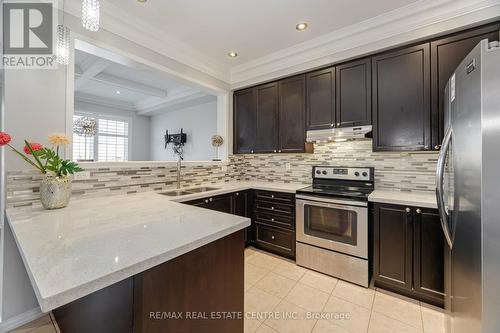 67 Sussexvale Drive, Brampton, ON - Indoor Photo Showing Kitchen With Upgraded Kitchen