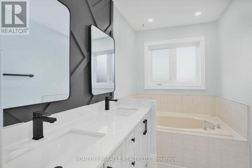 6965 Glory Court, Mississauga (Lisgar), ON - Indoor Photo Showing Bathroom