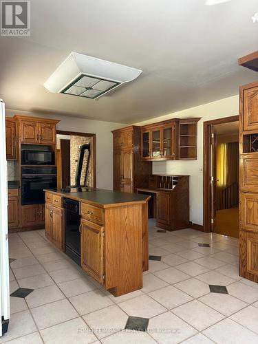 2216 Olde Base Line Road, Caledon, ON - Indoor Photo Showing Kitchen