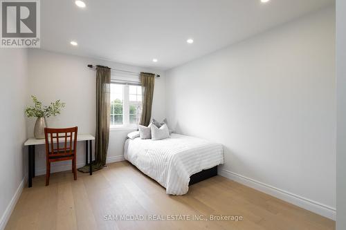 2429 Aztec Gate, Oakville (West Oak Trails), ON - Indoor Photo Showing Bedroom