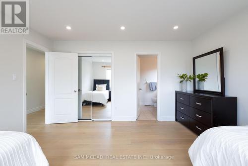 2429 Aztec Gate, Oakville, ON - Indoor Photo Showing Bedroom