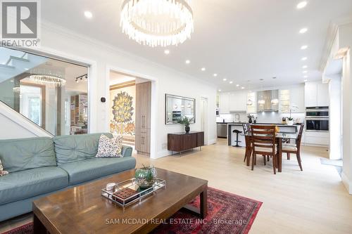 2429 Aztec Gate, Oakville (West Oak Trails), ON - Indoor Photo Showing Living Room