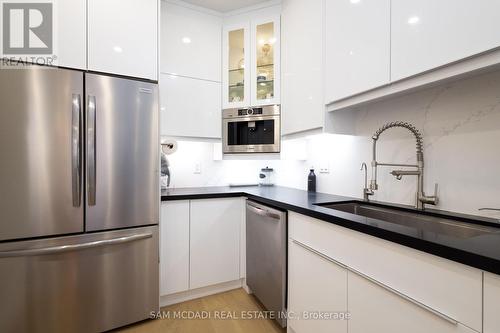 2429 Aztec Gate, Oakville (West Oak Trails), ON - Indoor Photo Showing Kitchen With Stainless Steel Kitchen With Upgraded Kitchen