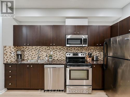 8 - 68 Winston Park Boulevard S, Toronto (Downsview-Roding-Cfb), ON - Indoor Photo Showing Kitchen With Stainless Steel Kitchen With Upgraded Kitchen