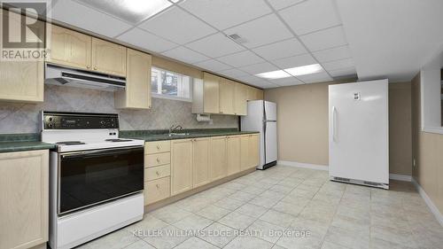 21 Haskins Court, Hamilton (Red Hill), ON - Indoor Photo Showing Kitchen