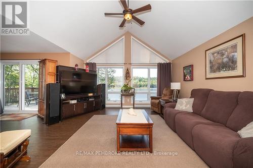 26 Clark'S Landing Lane, Laurentian Hills, ON - Indoor Photo Showing Living Room