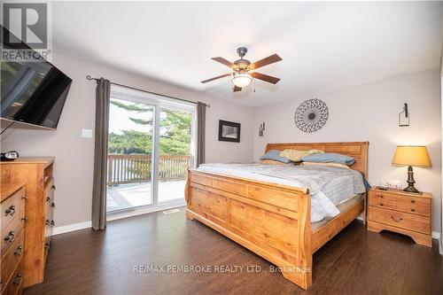 26 Clark'S Landing Lane, Laurentian Hills, ON - Indoor Photo Showing Bedroom