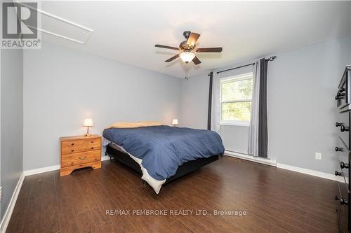 26 Clark'S Landing Lane, Laurentian Hills, ON - Indoor Photo Showing Bedroom