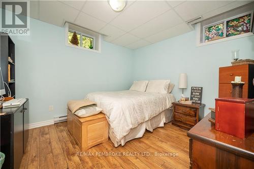 26 Clark'S Landing Lane, Laurentian Hills, ON - Indoor Photo Showing Bedroom