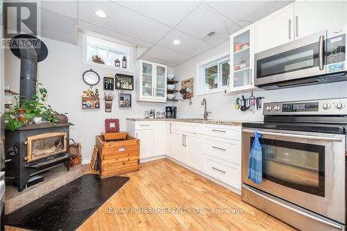 26 Clark'S Landing Lane, Laurentian Hills, ON - Indoor Photo Showing Kitchen With Upgraded Kitchen