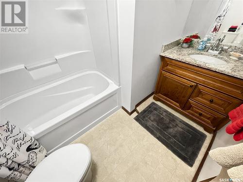 463 Steele Crescent, Swift Current, SK - Indoor Photo Showing Bathroom