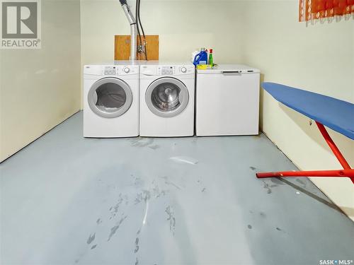 463 Steele Crescent, Swift Current, SK - Indoor Photo Showing Laundry Room