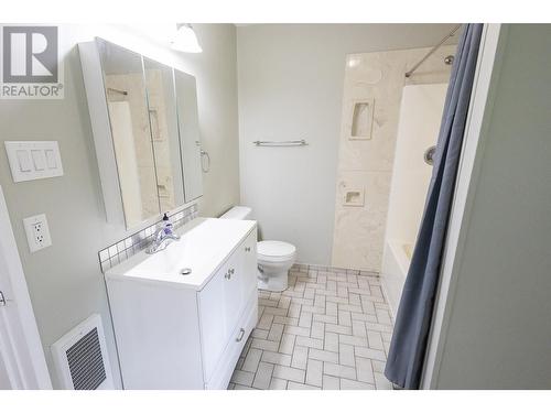 5005 Cole Avenue, Terrace, BC - Indoor Photo Showing Bathroom