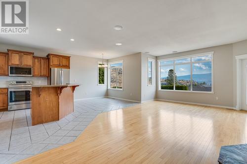 3362 Sundance Drive, West Kelowna, BC - Indoor Photo Showing Kitchen