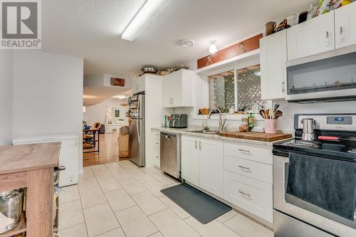 3362 Sundance Drive, West Kelowna, BC - Indoor Photo Showing Kitchen