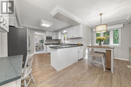 46 Grosvenor Drive, Belleville, ON - Indoor Photo Showing Kitchen With Upgraded Kitchen