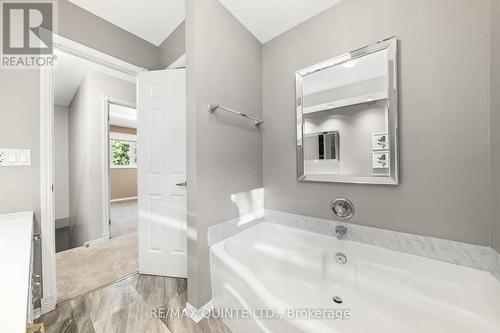 46 Grosvenor Drive, Belleville, ON - Indoor Photo Showing Bathroom