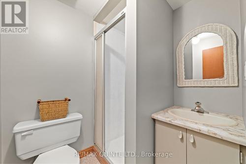 46 Grosvenor Drive, Belleville, ON - Indoor Photo Showing Bathroom