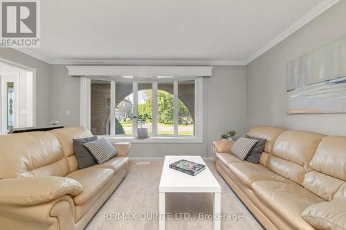 46 Grosvenor Drive, Belleville, ON - Indoor Photo Showing Living Room